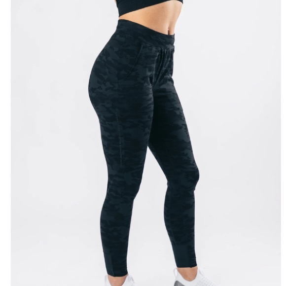 Alphalete Black Camo Premium Pro-Elite Joggers - Picture 2 of 11